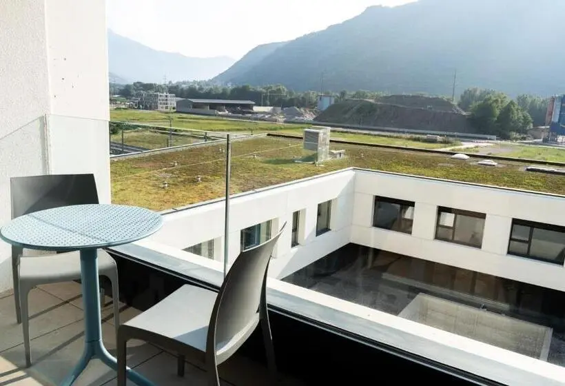 デラックススイート, Arbed Living Hotel   Supercharger
