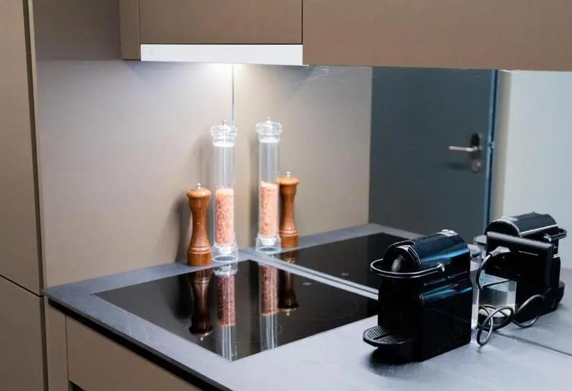 キングサイズベッドのデラックススイート, Arbed Living Hotel   Supercharger