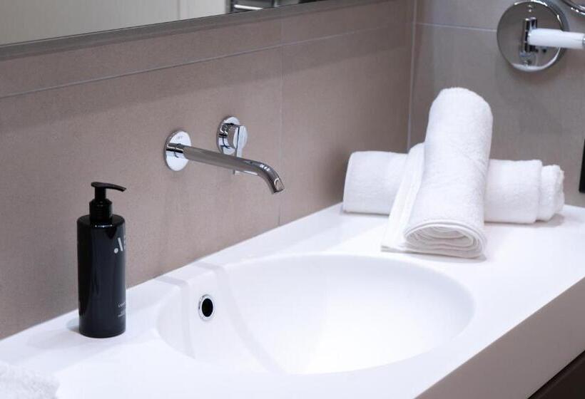 Deluxe Suite King Bed, Arbed Living Hotel   Supercharger