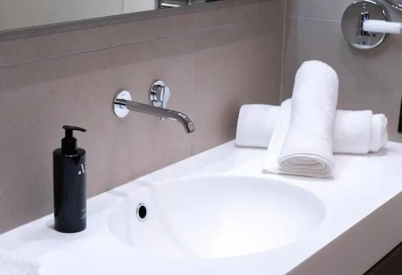 キングサイズベッドのデラックススイート, Arbed Living Hotel   Supercharger