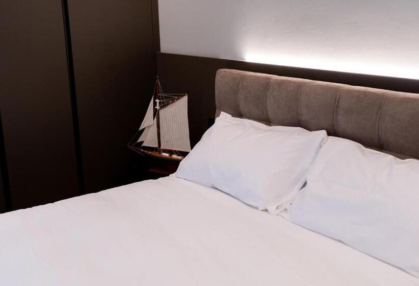 Deluxe Suite King Bed, Arbed Living Hotel   Supercharger