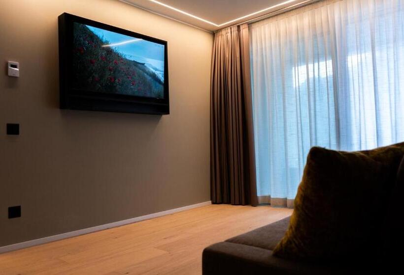 سوئیت با بالکن, Arbed Living Hotel   Supercharger