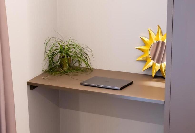 Люкс Кровать Кинг, Arbed Living Hotel   Supercharger