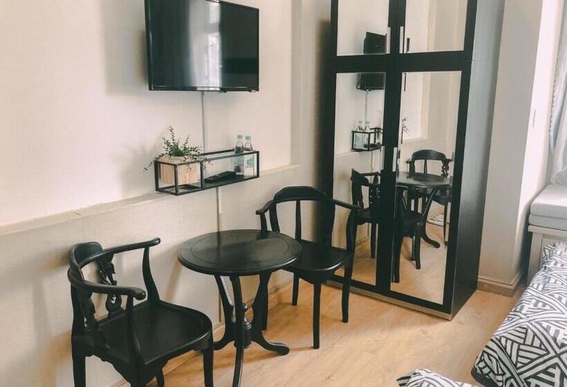 اتاق استاندارد, Quốc Vương
