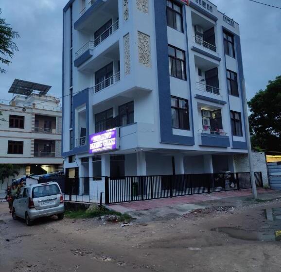 スタンダードルーム, Nomadic Paying Guest