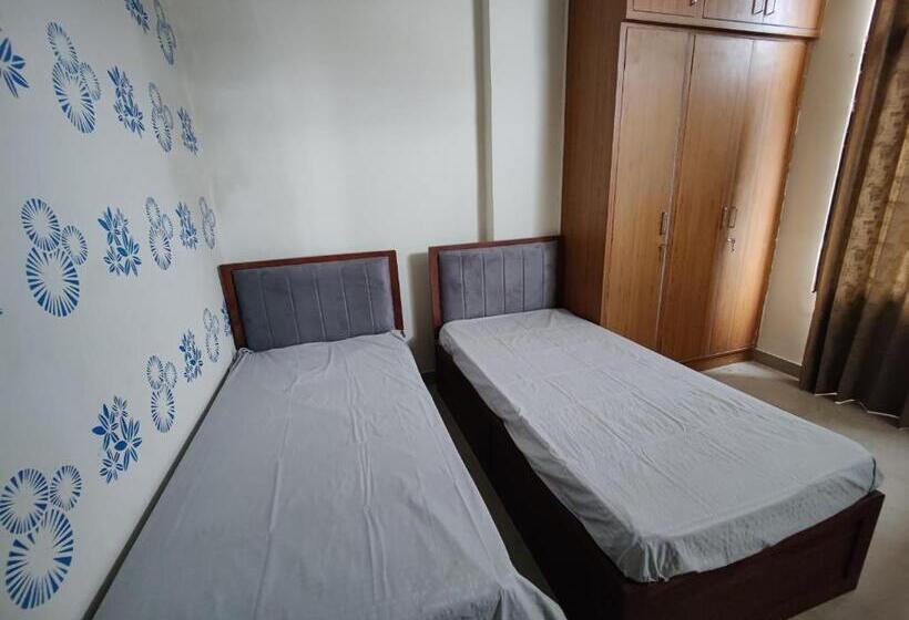 Quarto Estandar, Nomadic Paying Guest