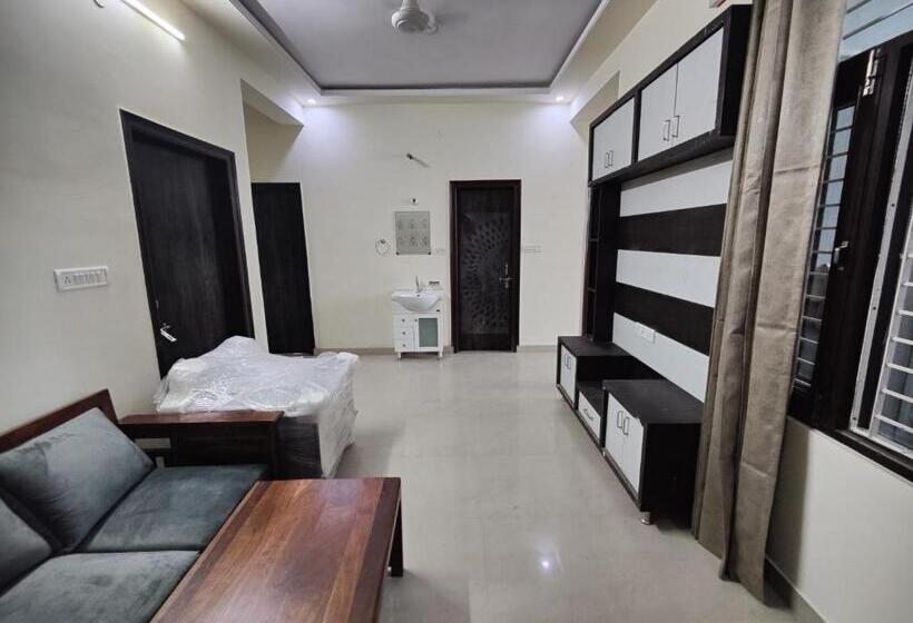Quarto Estandar, Nomadic Paying Guest
