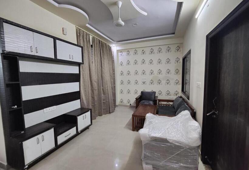 スタンダードルーム, Nomadic Paying Guest