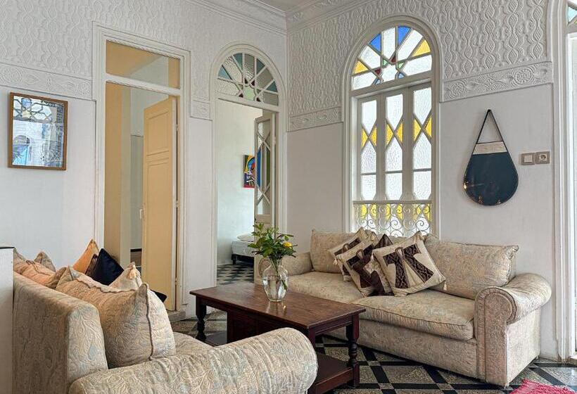 اتاق خانوادگی با چشم‌انداز دریا, Mar Y Montana House