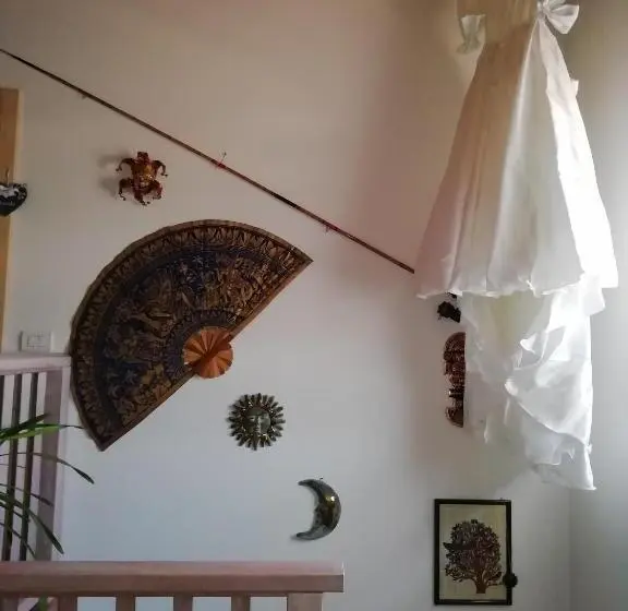 Perhehuone, Castelcharme B&b