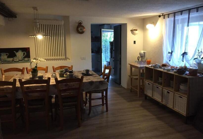 غرفة عائلية, Castelcharme B&b