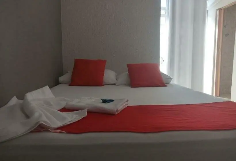 Standard Yhden Hengen Huone, Central