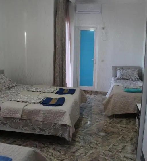 اتاق استاندارد چهار تخته, Georgia