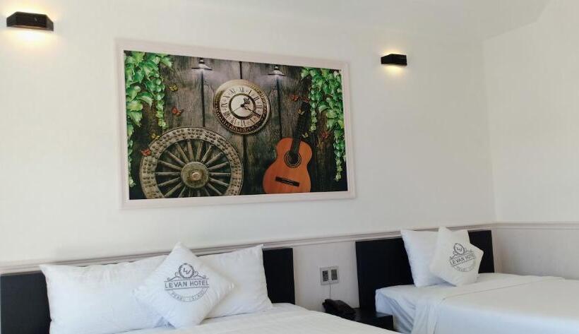 اتاق سوپریور با چشم‌انداز شهر, Levan