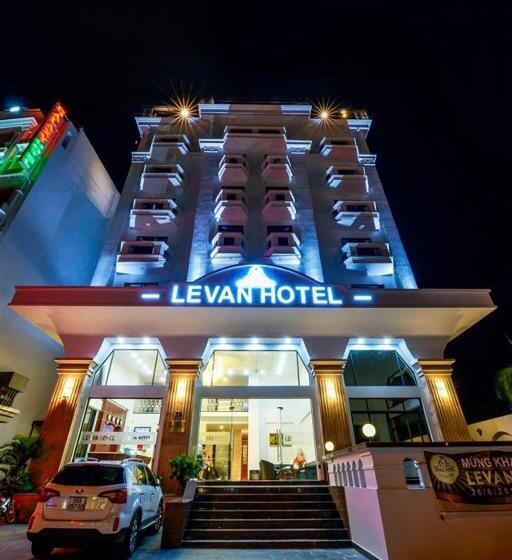 اتاق لوکس با چشم‌انداز دریا, Levan