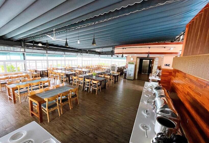 اتاق لوکس با چشم‌انداز دریا, Levan