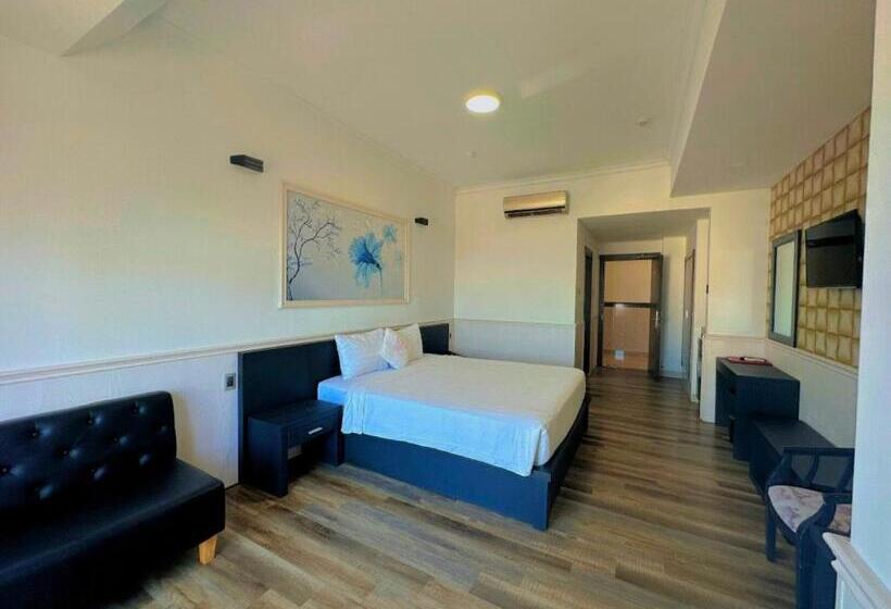 اتاق لوکس با چشم‌انداز دریا, Levan