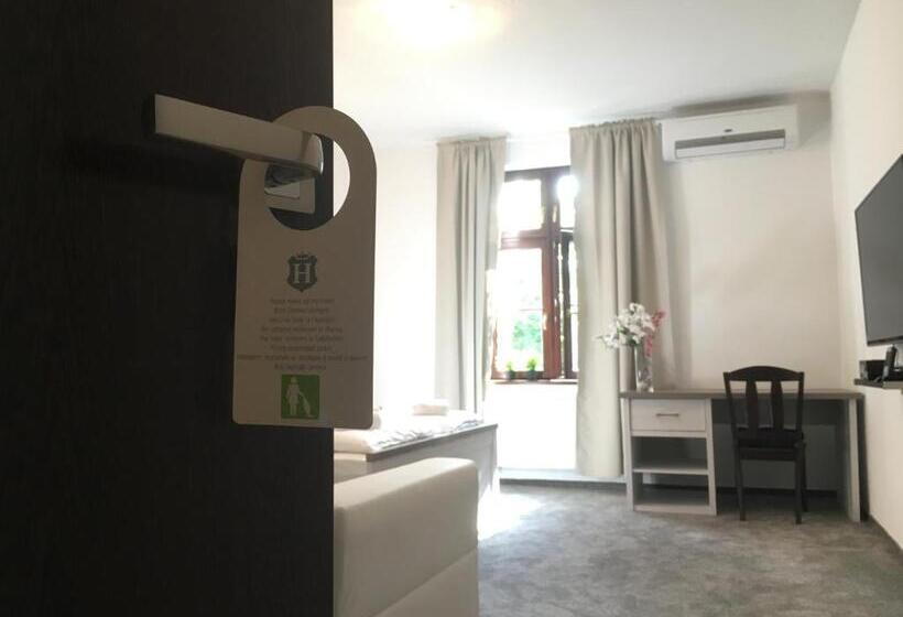 اتاق لوکس, Saint Michael   Garni