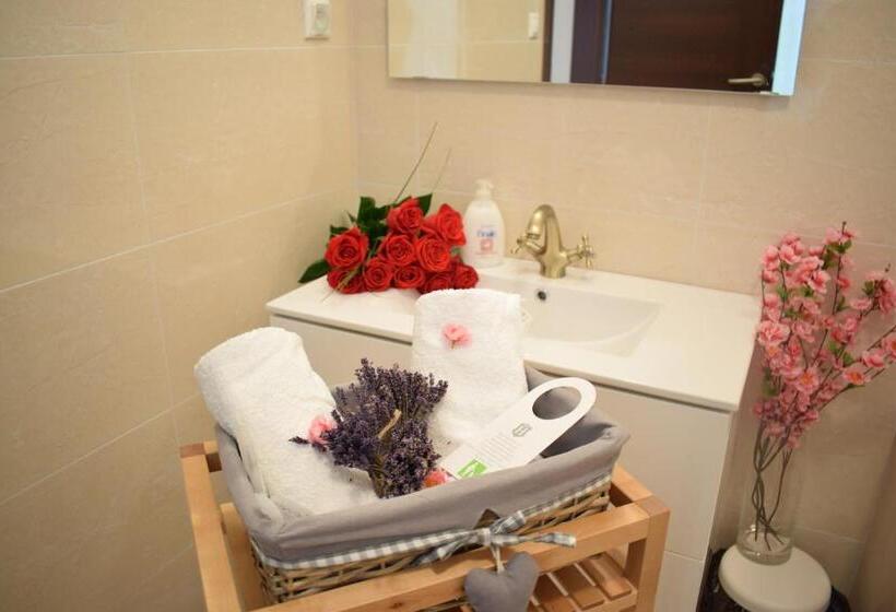 اتاق لوکس, Saint Michael   Garni