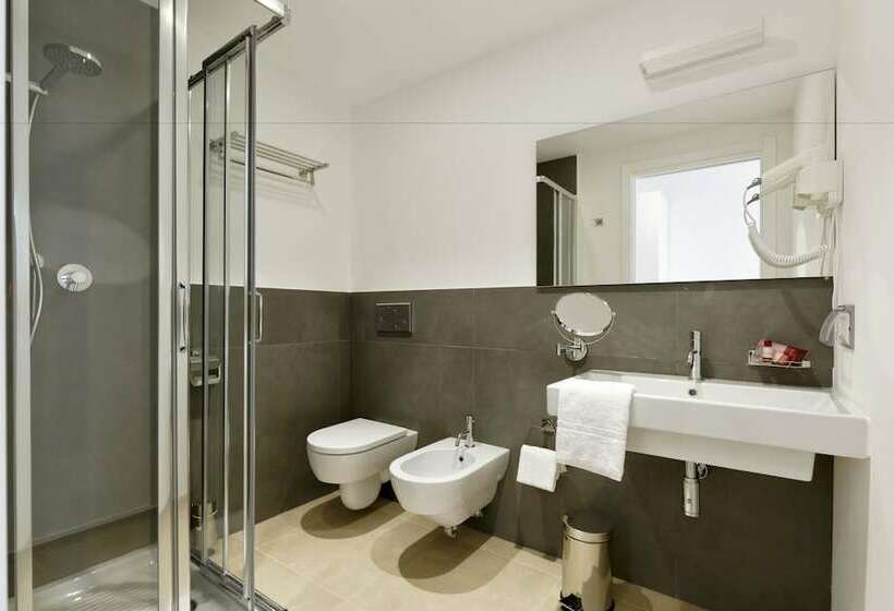 标准间带游泳池, Southeast