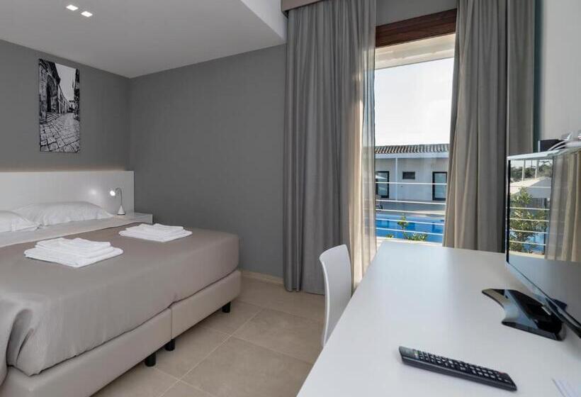 标准间带游泳池, Southeast