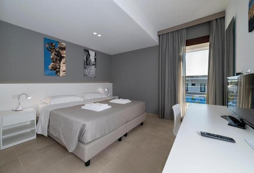 标准间带游泳池, Southeast