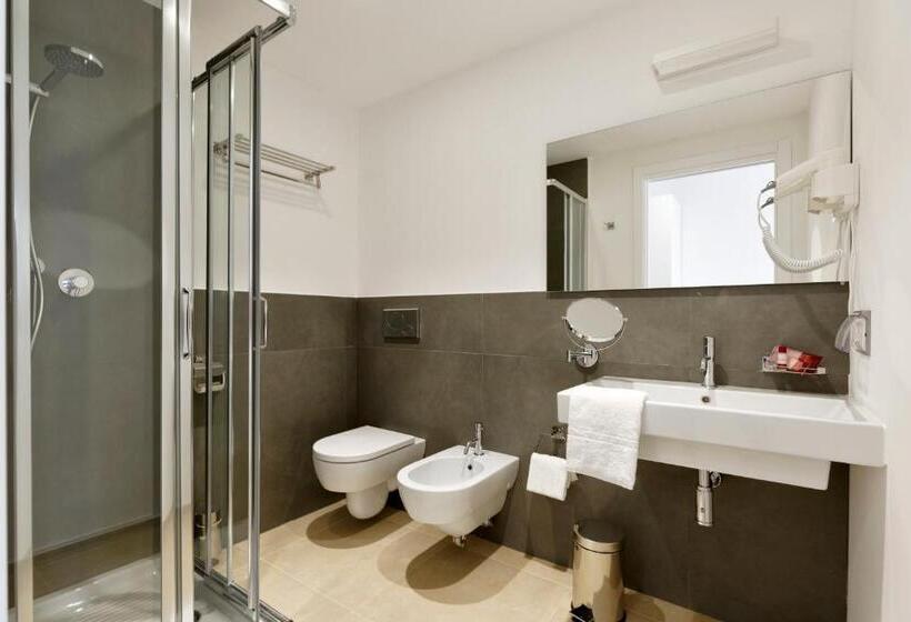 标准间带游泳池, Southeast