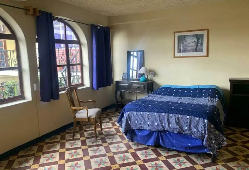 اتاق لوکس, Kasa Kiwi Hostel & Travel Agency