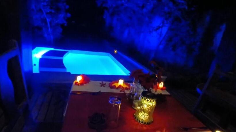 חדר דלוקס לשלושה, Swahili Palace Zanzibar