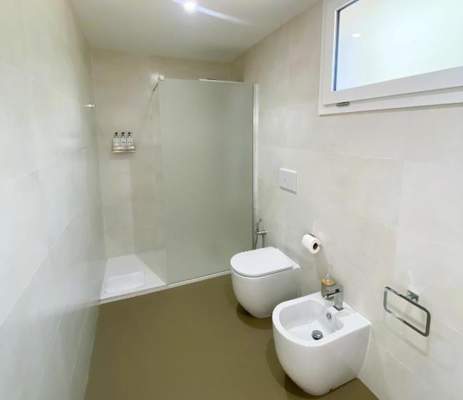 غرفة قياسية سرير كينج, Agricola Chiani