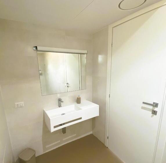 غرفة قياسية سرير كينج, Agricola Chiani