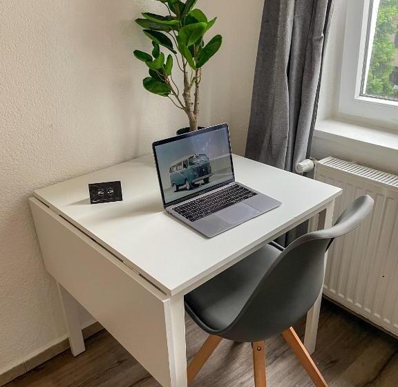 带共用浴室的标准房间, Monteurzimmer