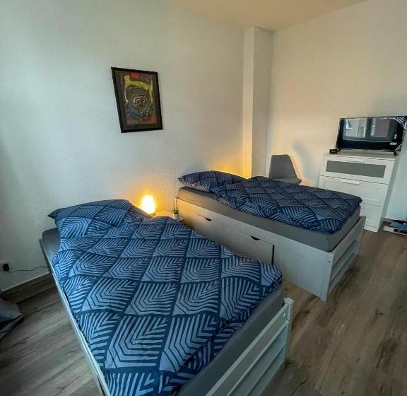 带共用浴室的标准房间, Monteurzimmer