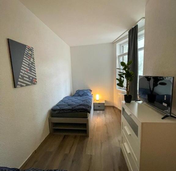 带共用浴室的标准房间, Monteurzimmer