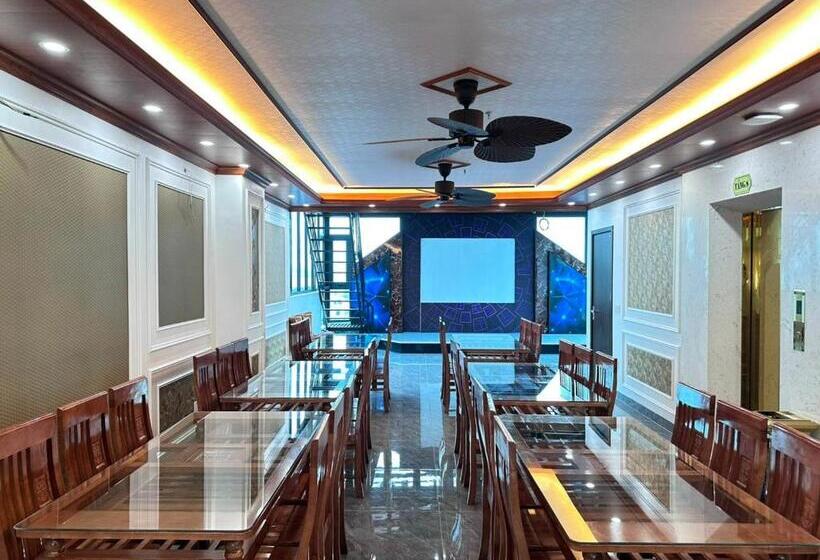 اتاق استاندارد با تخت بزرگ, Nhật Minh