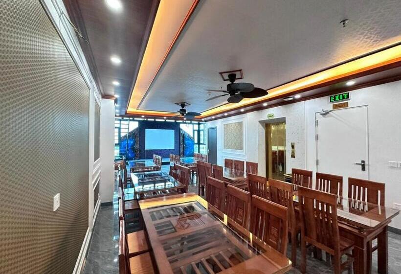 اتاق استاندارد با تخت بزرگ, Nhật Minh