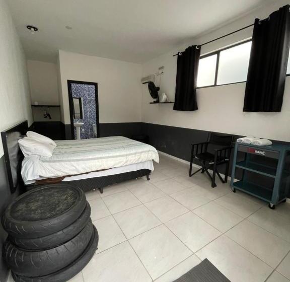 اتاق لوکس, Motogaragem