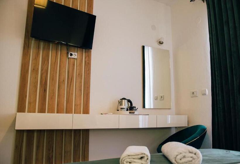 اتاق لوکس با بالکن و چشمانداز دریا, Premium Apartments