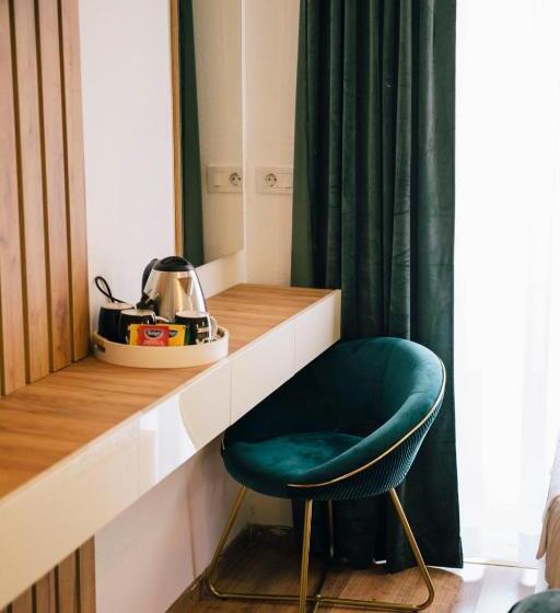 اتاق لوکس با بالکن و چشمانداز دریا, Premium Apartments