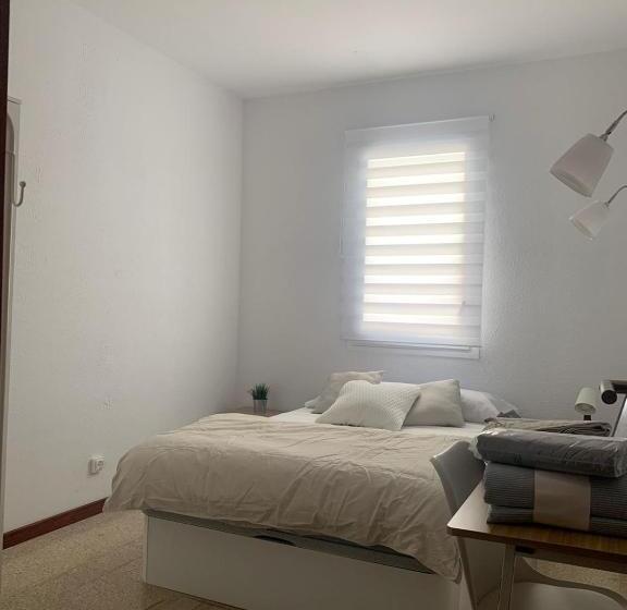 اتاق استاندارد با سرویس بهداشتی مشترک, Habitacion Privada En Piso Compartido Lepanto