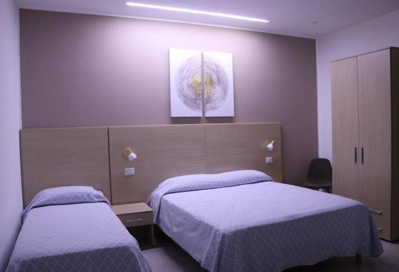 标准三人间, La Colonna Dorica