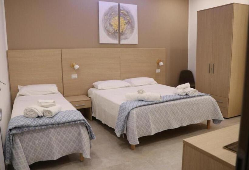 标准三人间, La Colonna Dorica