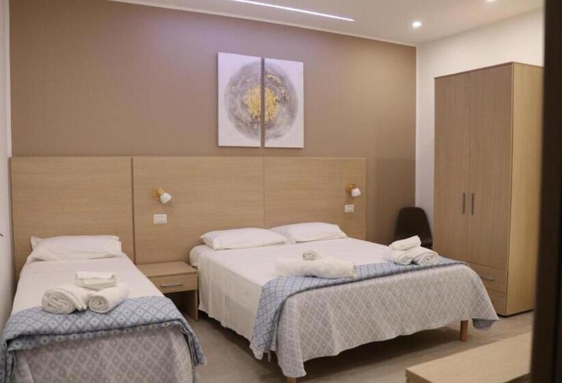 标准三人间, La Colonna Dorica