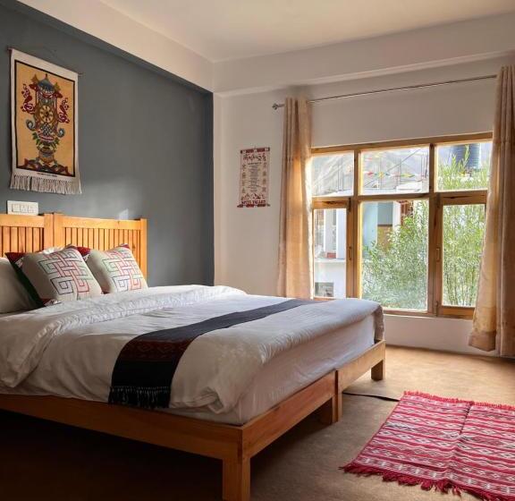 디럭스 룸, Mahabaudha House