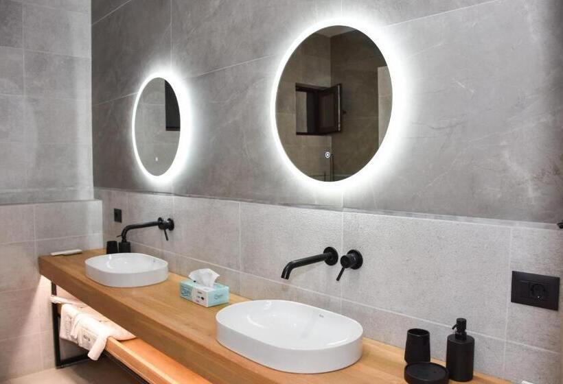 Люкс с Балконом, Curtea Veche