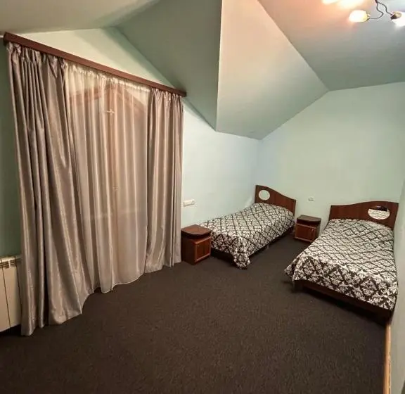 Chambre Familiale, Cascade
