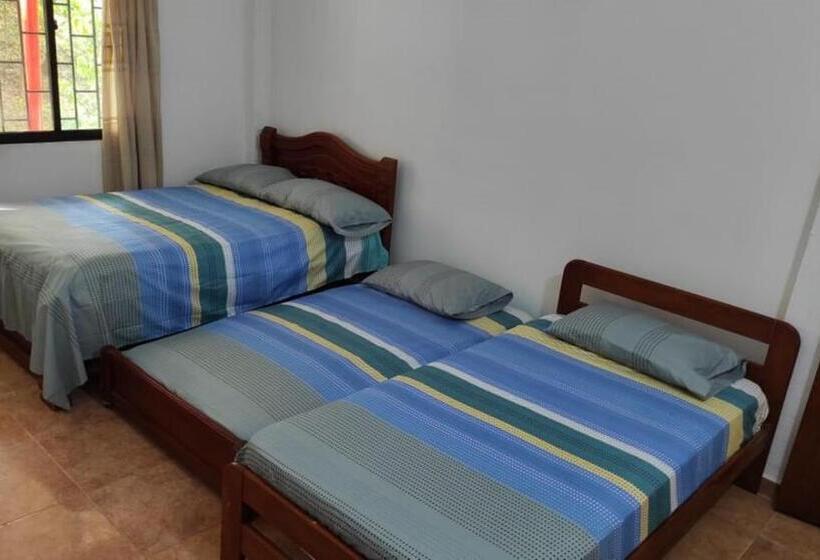 Номер Стандарт Трехместный, Hostal La Gran Ceci