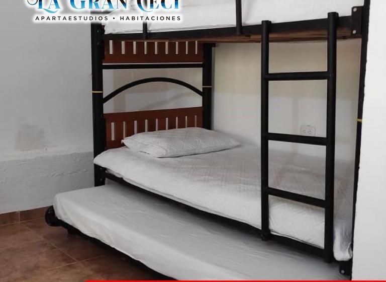 Кровать в Общей Комнате, Hostal La Gran Ceci