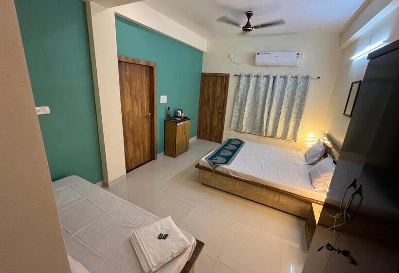 חדר דלוקס, Shivashray Luxury Stays & Inn