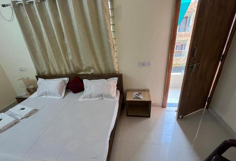 חדר דלוקס עם מרפסת, Shivashray Luxury Stays & Inn